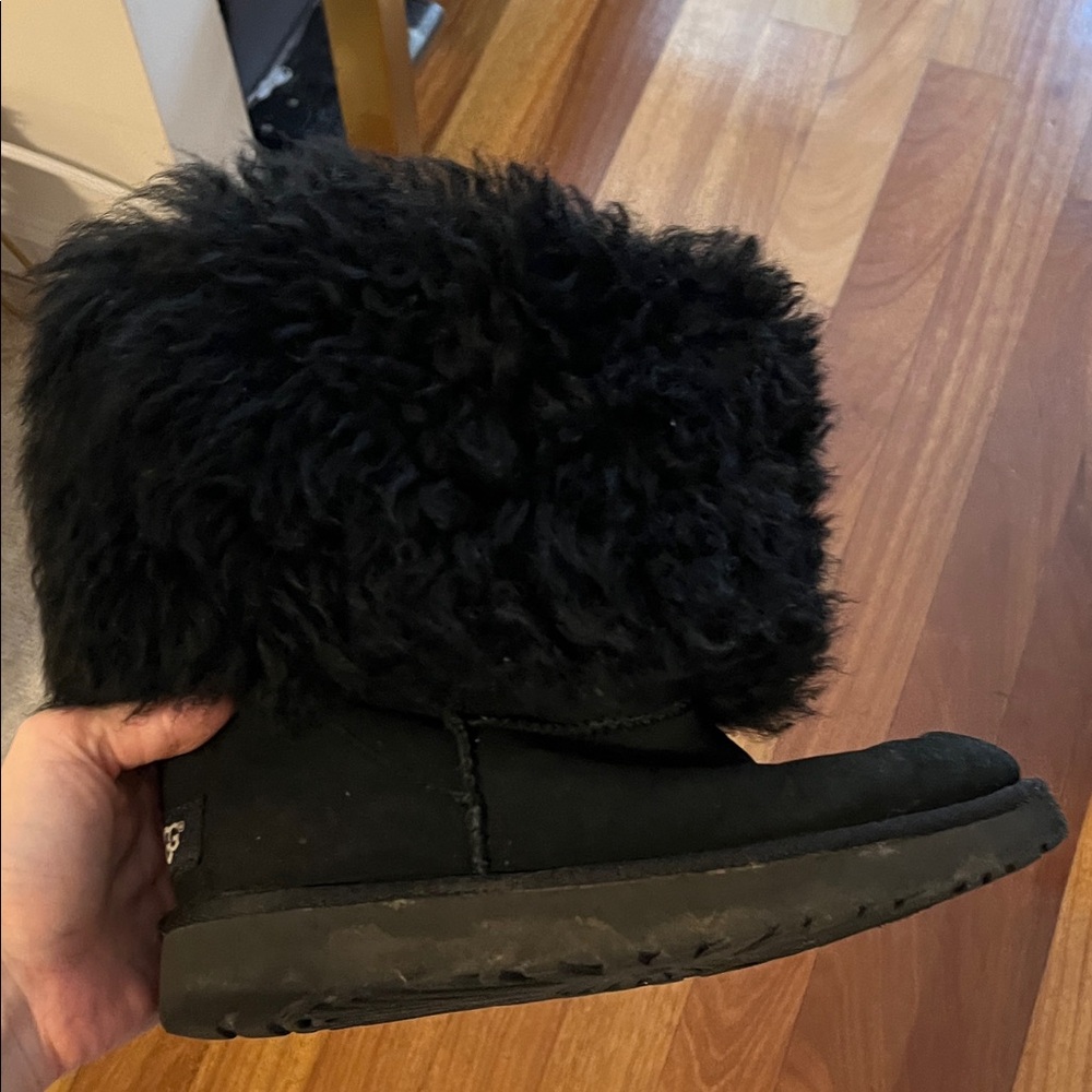 Gorgeous vintage UGGs with Black Fur (used)